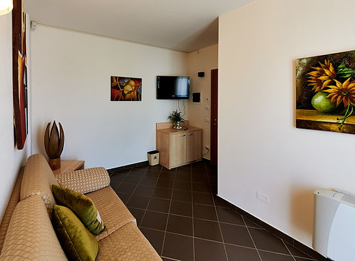 CAMERA JUNIOR SUITE-ZONA SOGGIORNO.JPG